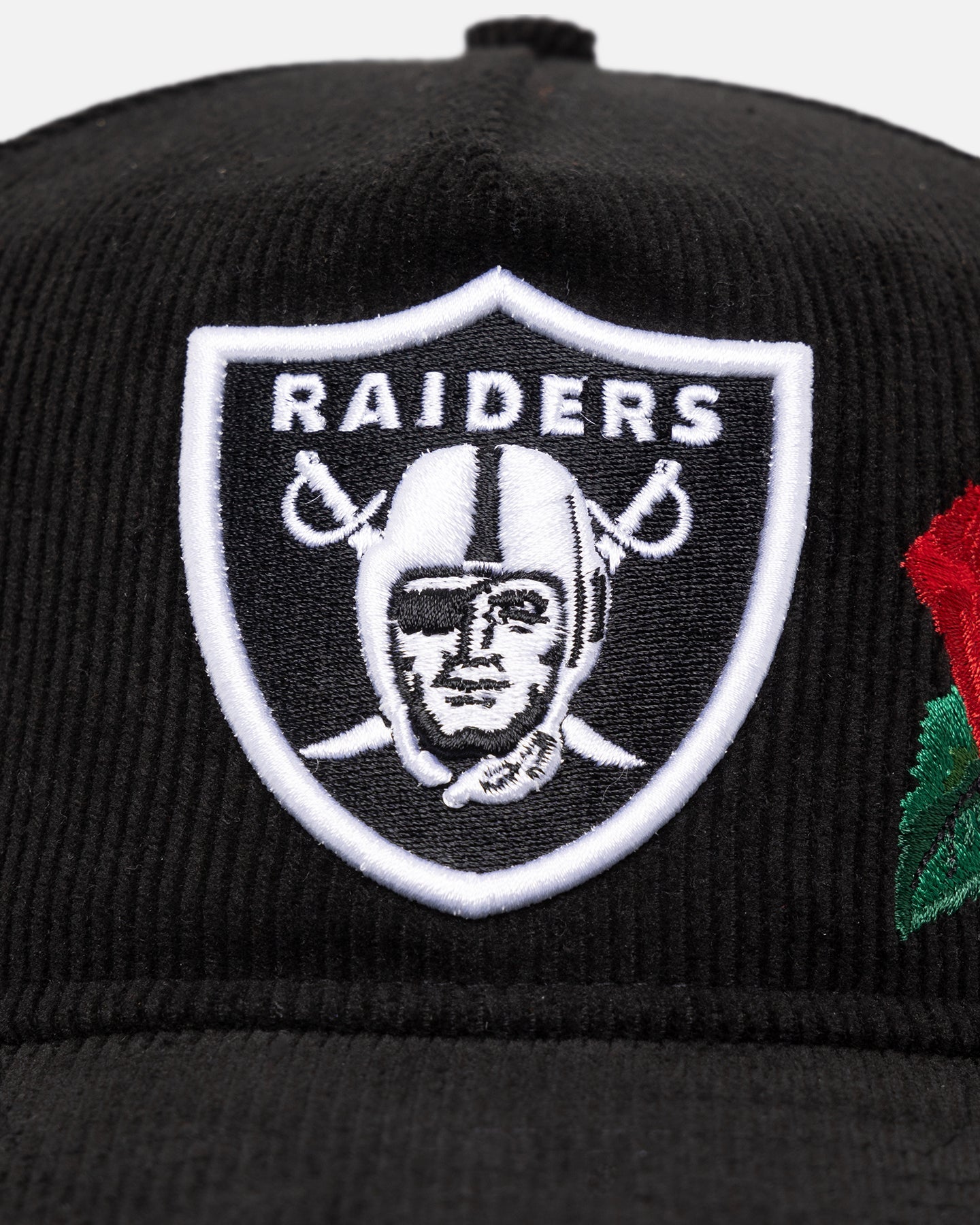 New Era Las Vegas Raiders 'Corduroy Roses' Golfer Pre-Curved Snapback Black Corduroy/White